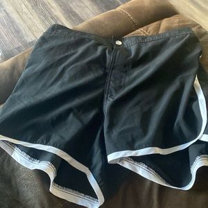 Im selling my shorts because they don’t fit me anymore